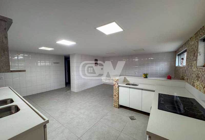 1049_G1779401048